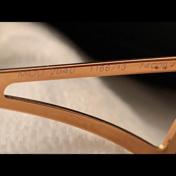 Versace 2040 Sunglasses - Picture 4 of 11